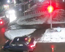 Видеокамера зафиксировала наезд на пешеходов в Покровске