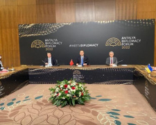 В Турции проходят переговоры министров иностранных дел Украины и РФ