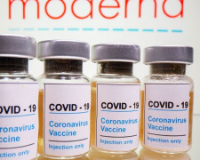 Україна отримала 2 мільйони доз вакцини Moderna