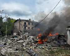 Ліквідацію наслідків обстрілів Родинського показали в ДСНС