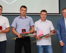 «Золота зірка Метінвесту»: троє працівників «Метінвест Покровськвугілля» отримали найвищу нагороду компанії