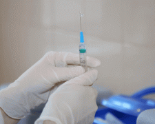 В Мирноград поступила вакцина от COVID-19. Кто подлежит вакцинации