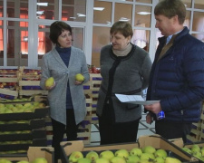 З місця подій. Благодійники передали фрукти для дітей Мирноградської громади