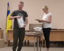 В Покровск прибыли представители ЦИК забрать избирательную документацию