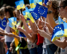 В Україні відзначають День Європи, а у світі - День сімей