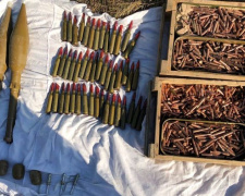 Під час контрдиверсійних навчань на Донбасі СБУ виявила реальний схрон зі зброєю