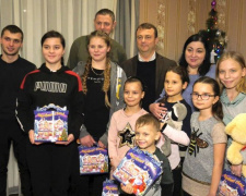 С места событий: Руслан Требушкин поздравил воспитанников детских домов