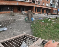 У поліції показали, як під обстрілами проходить евакуація людей із Покровська
