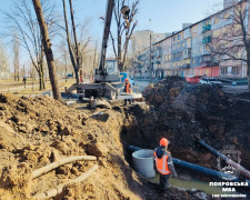 У Покровську триває ремонт каналізаційного колектора, в який влучила російська ракета