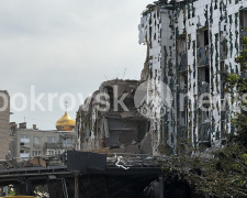 Зруйновано готель: уночі Покровськ було атаковано ракетами С-300