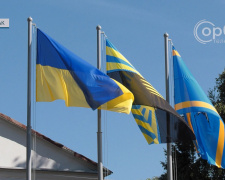 У День Державного Прапора над Покровськом замайоріли стяги України, Донецької області та міста