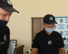 Полиция ищет возможных носителей COVID-19 среди собравшихся на сессию Покровского горсовета