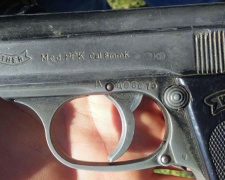 У Покровському районі школяр знайшов пістолет