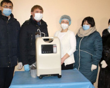 Еще три кислородных концентратора от компании «Донецксталь» переданы Мирноградской инфекционной больнице