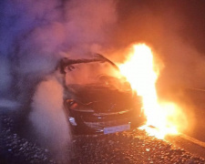 В Покровске на ходу загорелся автомобиль Peugeot