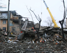 Сім’ю досі шукають: у Новогродівці триває розбір завалів будинку, куди влучила російська ракета