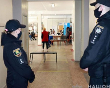 Выборы-2020: в Покровске и Мирнограде составлены админпротоколы за повреждение бюллетеней и хулиганство