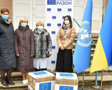 Десять кисневих концентраторів передали трьом медичним закладам Донеччини ПРООН в Україні та ЄС