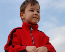 5-летний Тимурчик из Мирнограда мечтает ходить сам. Давайте поможем!