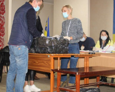 Покровский теризбирком продолжает принимать бюллетени с избирательных участков