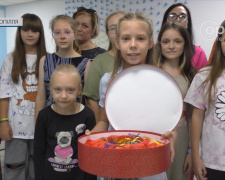 Діти Добропілля сплели браслети для захисників та захисниць України