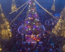 «Донецксталь» и ШУ «ПОКРОВСКОЕ» подарили покровчанам Большую новогоднюю елку