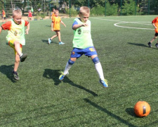 В Мирнограде возобновились тренировки в рамках футбольного проекта «Давай, играй!»