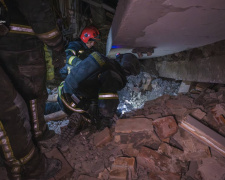 Удар по пологовому відділенню: в МВС показали кадри рятувальної операції в Селидовому