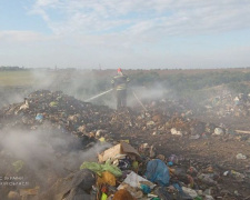 У Покровському районі триває ліквідація пожежі на сміттєзвалищі