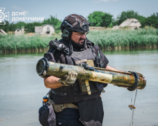 У Покровському районі піротехніки ДСНС вилучили з водойми 12 вибухонебезпечних предметів