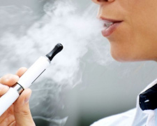 Рада запретила продавать электронные сигареты несовершеннолетним