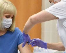 В Україні зобов’яжуть чиновників та освітян вакцинуватися від коронавірусу
