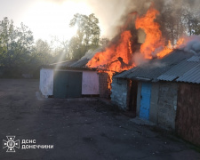 У Білицькому за чотири години рятувальники ліквідували займання господарчих споруд