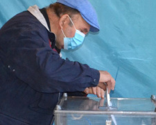 Как в Покровске проходят выборы в условиях карантина и президентский опрос