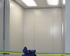 В Покровске заработал первый лифт, замененный при содействии Андрея Аксенова
