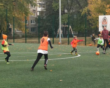 «Давай, играй!»: в Мирнограде прошли соревнования средней группы по футболу