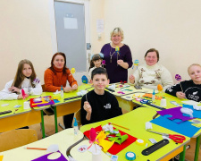 З весною у серці: учні та вчителі Донеччини виготовляли великодній декор