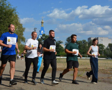 «Шаную воїнів, біжу за Героїв України»: покровчани долучились до щорічної патріотичної акції