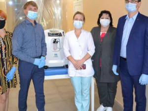 Компания «Донецксталь» передала Мирноградской инфекционной больнице кислородные концентраторы