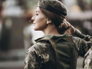 «Змін у житті українок не буде»: якнайбільше процедур при військовому обліку жінок хочуть перевести в онлайн