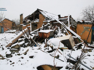 Ворог обстріляв Новогродівку: місцеві жителі усувають руйнування після прильотів