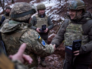 У День Збройних Сил України Глава держави відвідав передові позиції українських військових на Донбасі