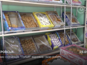 З місця подій. У Покровську відновив роботу магазин солодощів «Tortoff»