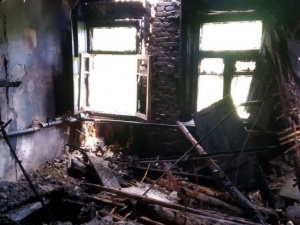 В Мирнограде утром сгорел дом