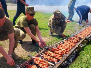 На Донеччині приготували рекордний 160-метровий шашлик