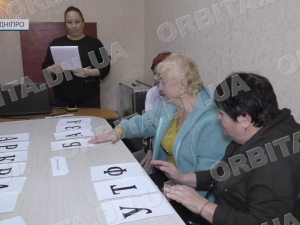 Посмішки замість тривог: у Дніпрі відбувся захід для переселенців із Добропілля