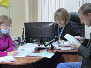 Суд Покровска вынес решение по иску отстраненного от работы учителя