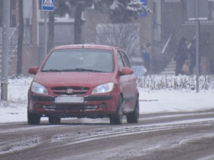 Патрульна поліція України дає декілька порад водіям, як поводитись на дорозі взимку