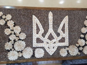 Установлен рекорд Украины: из азовских ракушек выложили огромное панно