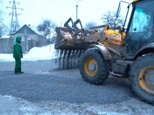 Покровські комунальники привели до ладу ділянку Шосейної та розчистили 400 км доріг за добу